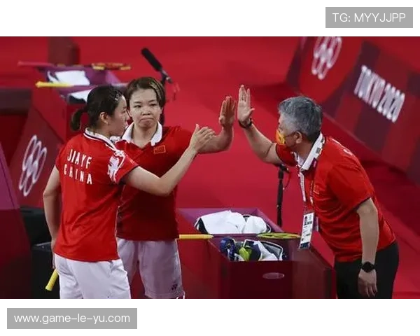 韩国公开赛观众席现暖心标语，球迷致谢“凡尘组合”多年贡献